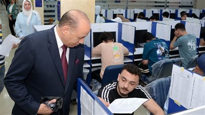 رئيس جامعة المنصورة يتابع انتظام سير امتحانات الفصل الدراسي الثاني 