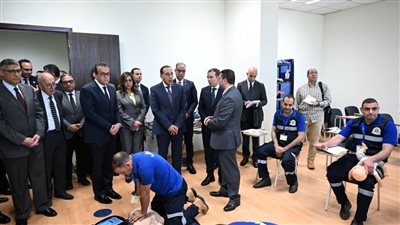 رئيس الوزراء يتفقد المركز القومي للتدريب بمقر هيئة الإسعاف المصرية