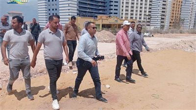 مسئولو الإسكان يتابعون المشروعات الجاري تنفيذها بالقرى السياحية