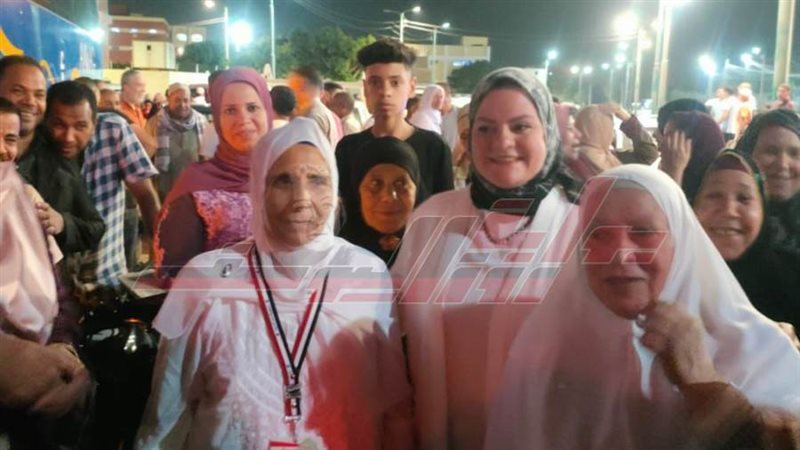 الأهالي يودعون الحجاج