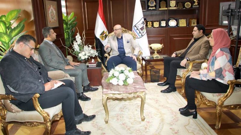 محافظ بنى سويف يلتقى