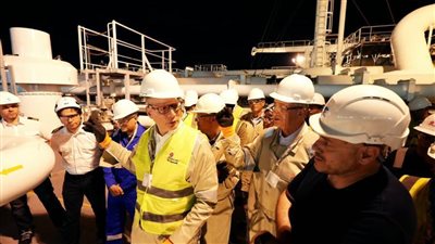 وزير البترول يشهد وصول سفينة جديدة لإعادة تغيير الغاز الطبيعي المسال المستورد بميناء الإسكندرية