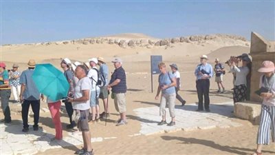 وفد سياحى ألماني يزور منطقتى بني حسن وتونا الجبل بالمنيا