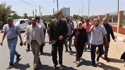 محافظ سوهاج يتفقد شارع طراد النيل بأخميم بعد أعمال الرصف والتجميل