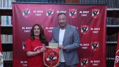 عاجل.. الأهلي يستقبل السفيرة الأمريكية بالقاهرة ‏قبل كأس العالم للأندية