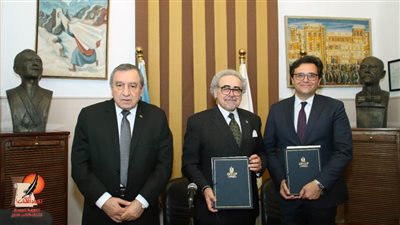 بحضور رئيس الوزراء الأسبق.. وزير الثقافة يوقع بروتوكول تعاون مع نقيب كتاب مصر 