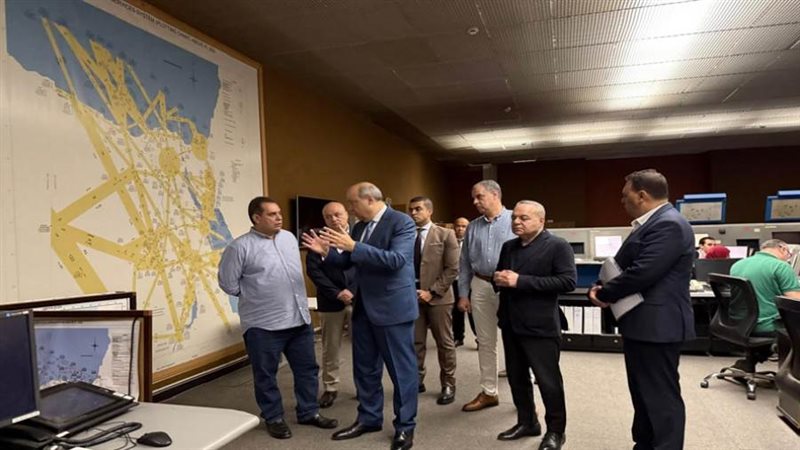 وزير الطيران يستعرض