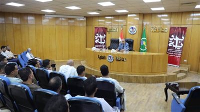 محافظ المنيا يستمع لمطالب تجار سوق ماقوسة ويؤكد دعمه لبيئة تجارية منظمة وآمنة