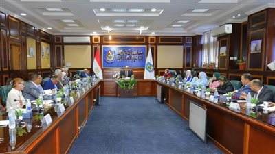  مجلس جامعة دمنهور يوافق على تطبيق غرامات التدخين بداخل الحرم الجامعي 