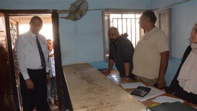 بالصور.. محافظ الغربية يتفقد الخدمات في جولة بقرية شبراقاص بالسنطة