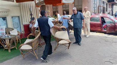  رئيس حي وسط يدفع بحملة صباحية لازالة الإشغالات 