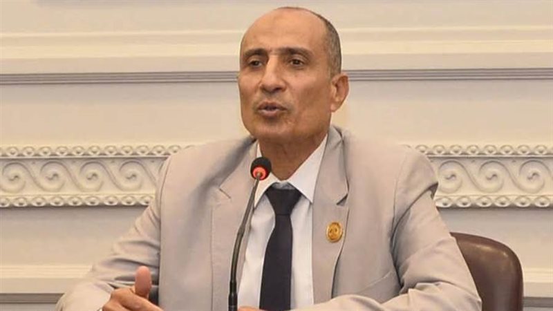 دكتور مؤمن معاذ يطالب