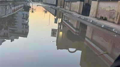 شاهد.. غرق شوارع إدكو ورشيد في مياه الأمطار والأهالي يناشدون شفطها ورفع مخلفاتها