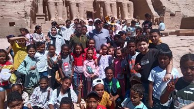 محافظ أسوان : تنظيم رحلة ترفيهية للأطفال المترددين على قصر ثقافة أبو سمبل لزيارة معبدي رمسيس الثاني 