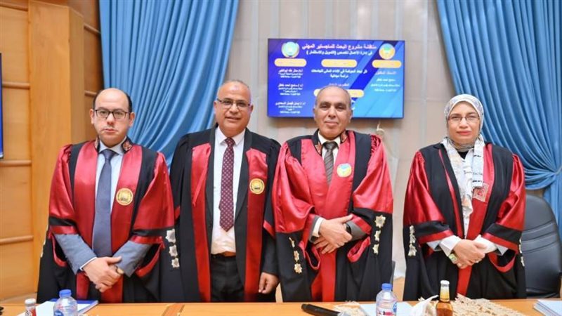 لجنة مناقشة الرسالة