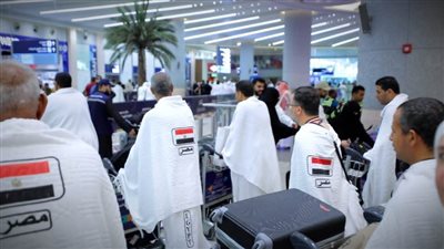 بالفيديو والصور.. بعثة أسر شهداء الشرطة تغادر مطار القاهرة