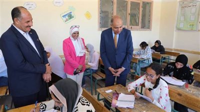 إحالة مراقب لجنة بالشهادة الإعدادية لقيامه بتسريب ورقة امتحان اللغة العربية بالمنيا