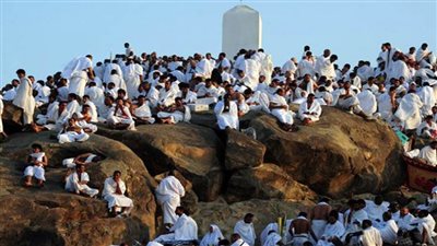 مع اقتراب موعد تصعيدهم إلى عرفات.. بدء مراسم استقبال حجاج الخمس نجوم