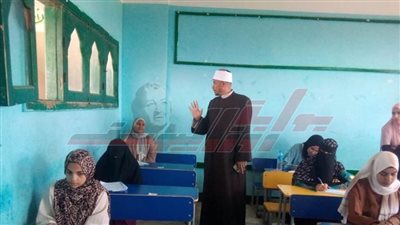 طلاب علمي أزهر كفر الشيخ ينهون امتحان الفقه ويستعدون للفيزياء عقب العيد