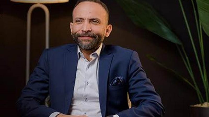 الدكتور كريم مكادي