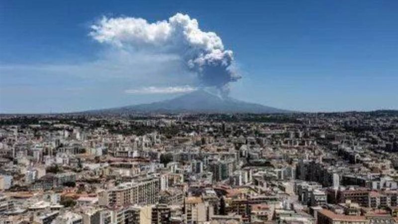 ثوران جبل اتنا