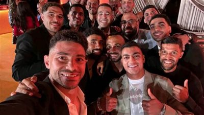 صورة تكشف عن كثير.. مصطفى محمد مع لاعبي الأهلي من فرح طاهر محمد