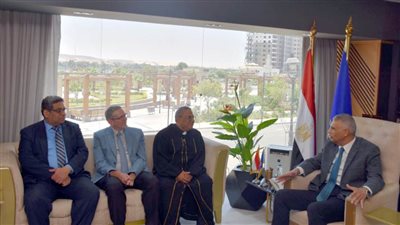وفد الأقباط الإنجيلين يقدم التهنئة لمحافظ أسوان بمناسبة عيد الأضحى المبارك