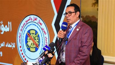 فوز عبدالفتاح إبراهيم برئاسة نقابة العاملين بالنسيج