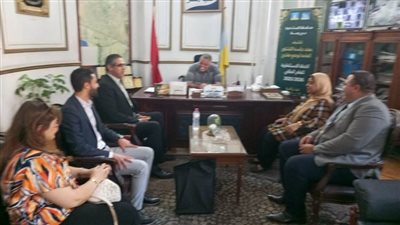 راعيا الكنيسة الإنجيلية والخمسينية يكرمان رئيس حي وسط ويهنئانه بعيد الأضحى