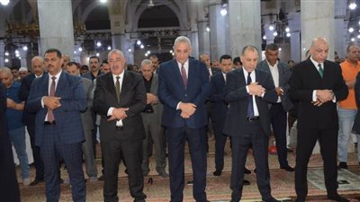 بالصور.. محافظ الغربية يؤدي صلاة العيد بمسجد السيد البدوي 