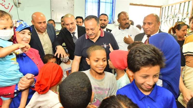 محافظ أسيوط خلال