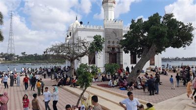 للاستمتاع بإجازة عيد الأضحى المبارك.. توافد المواطنين على تل أبو مندور وملاهي إدفينا برشيد 