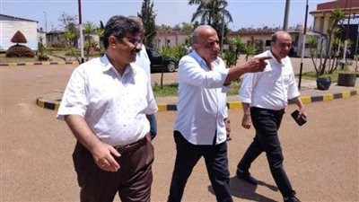 وزير الكهرباء يقضي ثالث أيام العيد مع العاملين في محطة ابوقير الجديدة بالإسكندرية