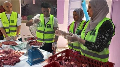 توزيع لحوم 230 رأس ماشية على الأسر الأولى بالرعاية بأسيوط