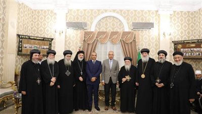 محافظ المنيا يستقبل المهنئين بعيد الأضحي بالديوان العام 