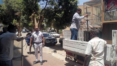  محافظ أسوان: إغلاق وتشميع  لـ10 محال مخالفة بسور السكة الحديد