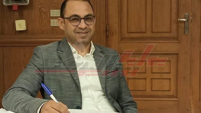 الكاتب الصحفى عبد