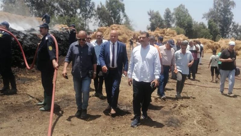 جانب من اخماد الحريق