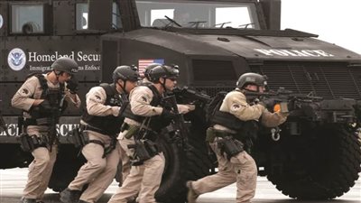 فرق اعتقالات الهجرة الأمريكية تستعد للانتشار في 5 مدن زرقاء