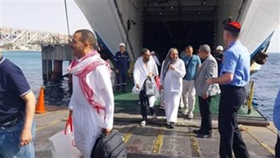 عودة أول أفواج الحج البري عبر ميناء نويبع بإجمالي 295 حاجًا و8 باصات