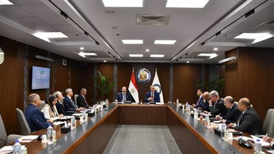 وزير البترول يعقد اجتماعًا موسعًا مع مساهمي شركة أبوطرطور لحامض الفوسفوريك لمتابعة المشروع