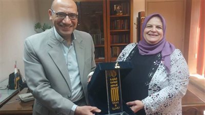 «قصور الثقافة» تكرم لاميس الشرنوبي رئيس إقليم القاهرة تقديرًا لعطائها
