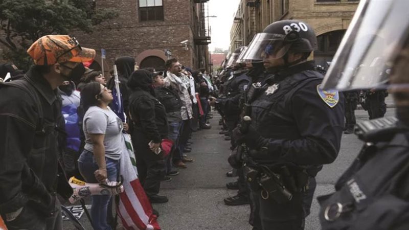 الاحتجاجات في لوس