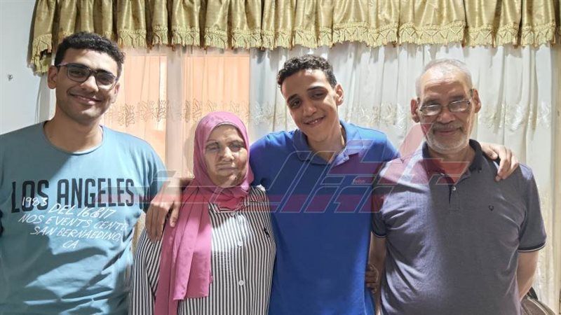 الأول على الشهادة