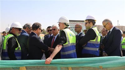 وزير التعليم العالي يتابع سير الأعمال الإنشائية بالحرم الجديد للجامعة الفرنسية