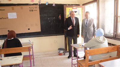 بالصور.. محافظ الغربية يتفقد لجان امتحانات الثانوية العامة بطنطا