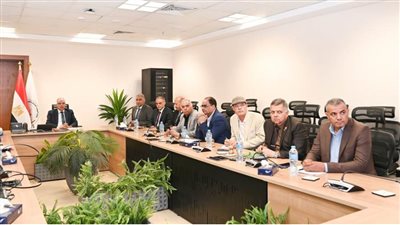  وزير الري يتابع حالة الري بالمحافظات خلال فترة أقصى الاحتياجات المائية وموقف إيراد نهر النيل