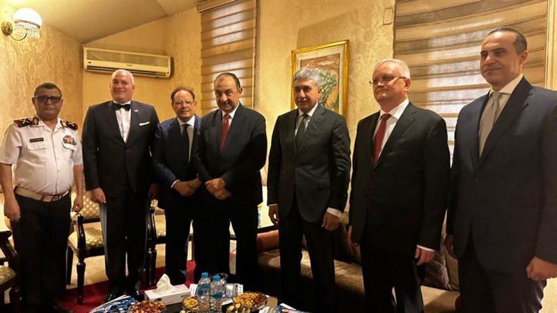 السفير الروسي يتوسط