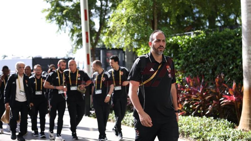 وصول لاعبي الأهلي