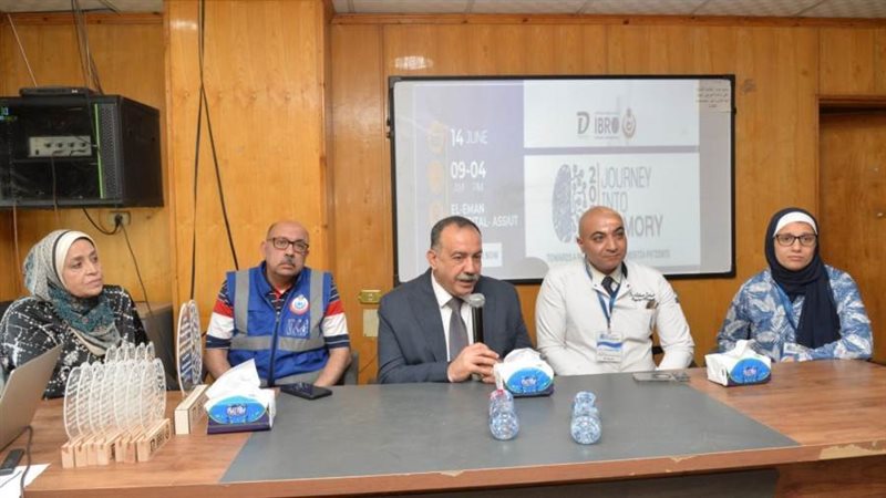 محافظ أسيوط خلال